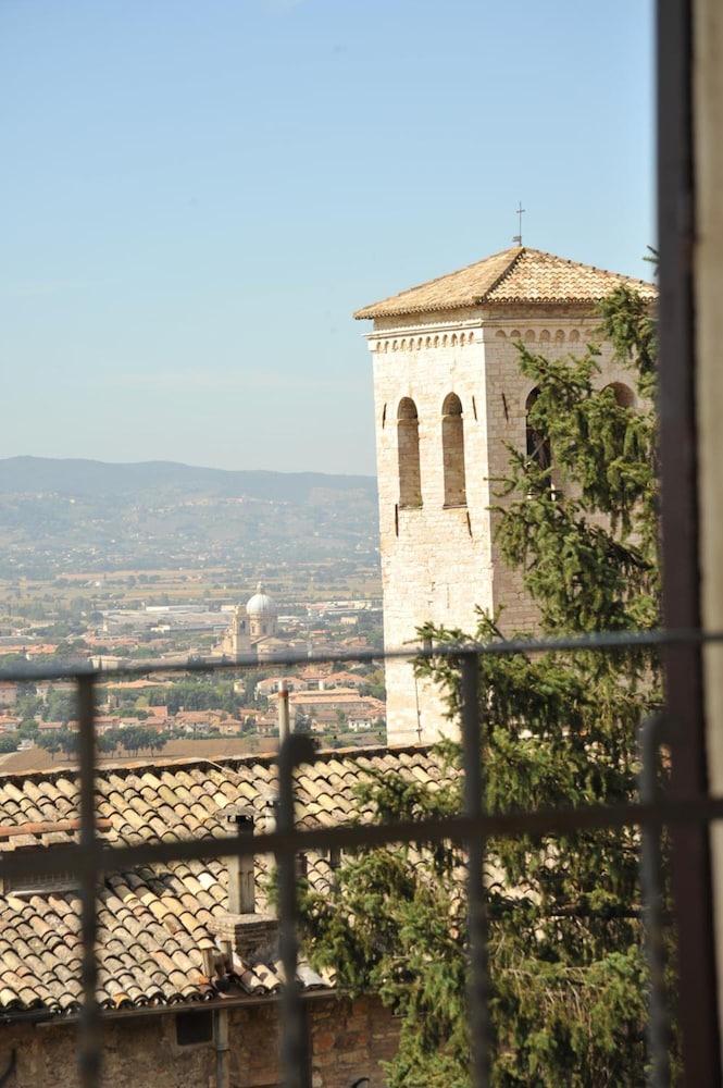 Albergo Ancajani Assisi Exterior foto